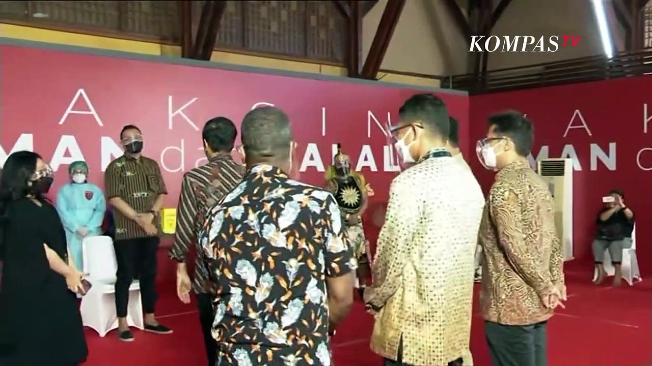 Tinjau Vaksinasi Seniman, Jokowi: Pandemi Masih Ada dan Nyata