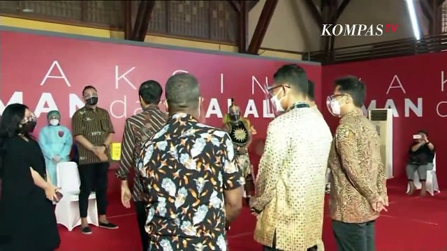 Tinjau Vaksinasi Seniman, Jokowi: Pandemi Masih Ada dan Nyata