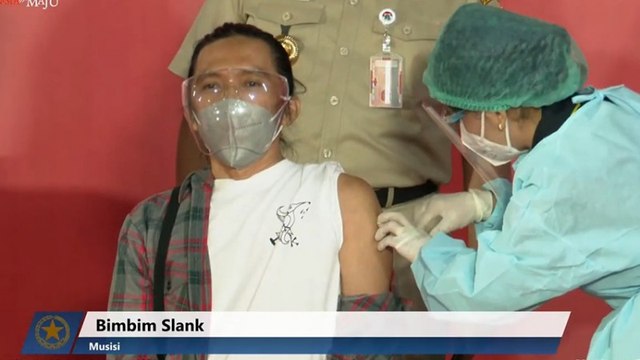 Personel Slank Lakukan Vaksinasi Covid-19