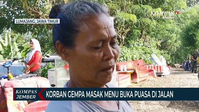 Rumah Ambruk, Korban Gempa di Lumajang Masak Menu Buka Puasa di Pinggir Jalan