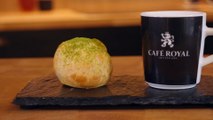 Comment bien préparer et accompagner nos petits choux au thé matcha avec un café royal...