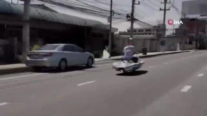 Jet skiye teker taktı otobana çıktı