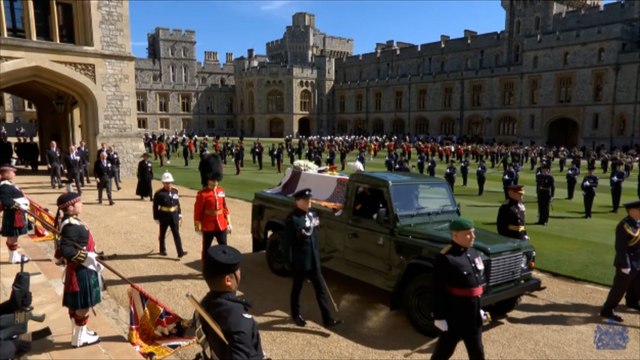 La reina Isabel II, familiares y ejército dan el último adiós al duque de Edimburgo