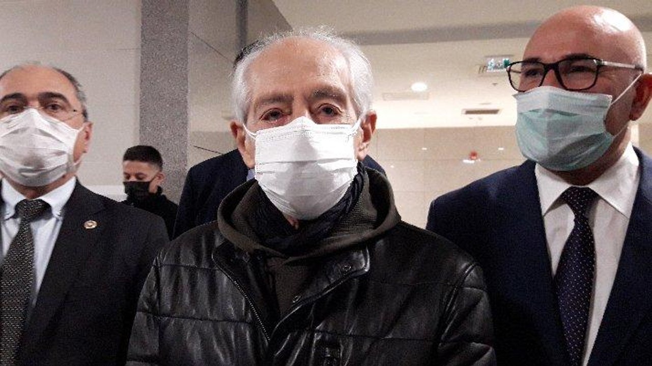 Usta sanatçı Genco Erkal 'Cumhurbaşkanına hakaret'ten ifade verdi