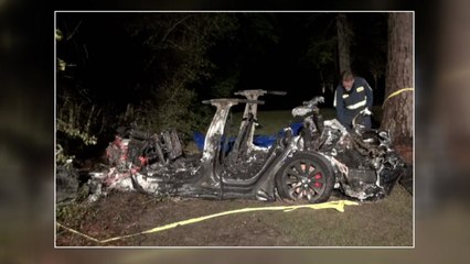 "사고 난 테슬라 운전석에 아무도 없어"...2명 사망 / YTN