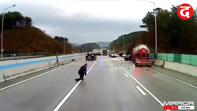 Pointsman Saves Child Who Fell Into Train Tracks Vangani Railway Station Incident #Mumbainews