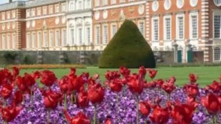 Royal Palace displayed over 100,000 Tulip flowers