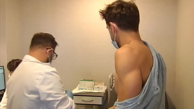 Ensayo clínico para probar la eficacia de combinar dosis de AstraZeneca y Pfizer