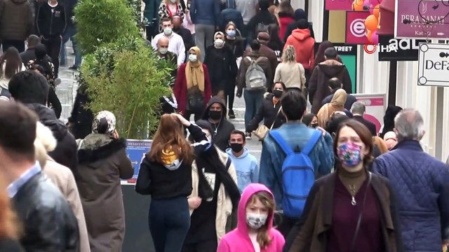 Vaka sayılarının azaldığı Samsun’da cadde ve sokaklardaki kalabalık ‘pes’ dedirtti