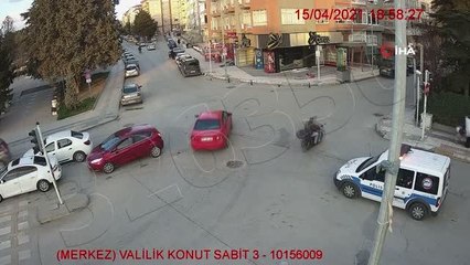 Son dakika 3. sayfa: Polislerden gönülleri fetheden hareket...İftarlıklarını kağıt toplayıcı kadın ve çocuklarına verdiler