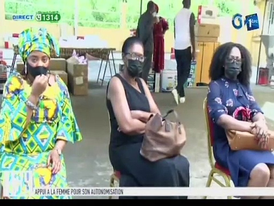 RTG/ Appui à la femme pour son autonomisation : remise d’équipements à la fédération de la femme par le gouvernement