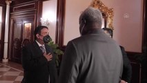 Libya Başkanlık Konseyi Başkanı Menfi, Afrika Birliği heyeti ile Trablus'ta bir araya geldi