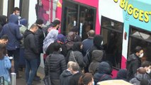 İstanbul'da kısıtlama öncesi tramvayda aşırı yoğunluk