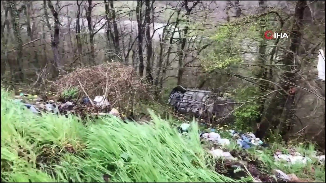 Şarampole yuvarlanan otomobilde ölümden döndüler