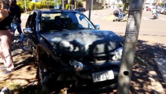 Colisão entre veículos é registrada no cruzamento da Avenida Toledo e Rua Presidente Kennedy