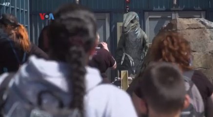 Swafoto dengan Dinosaurus hingga Nonton LA Lakers, California Mulai Buka