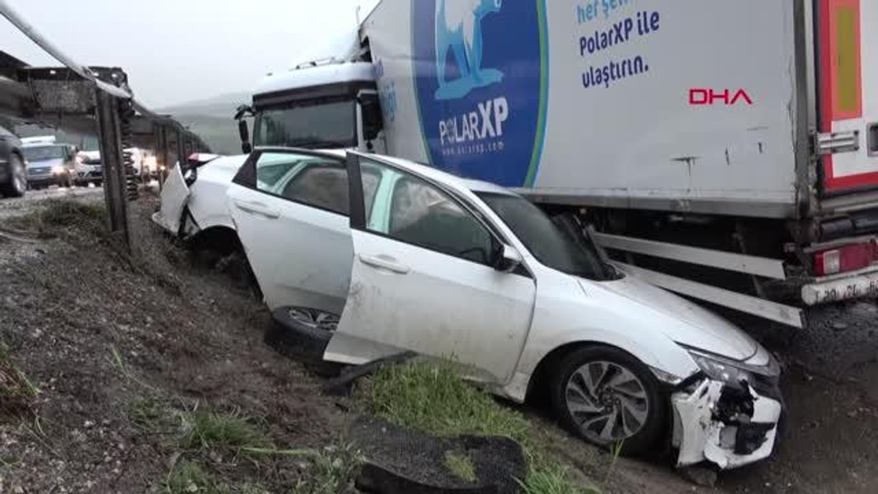 YALOVA KARAYOLUNDA İKİ FARKLI ŞERİTTE AYNI ANLARDA KAZA MEYDANA GELDİ