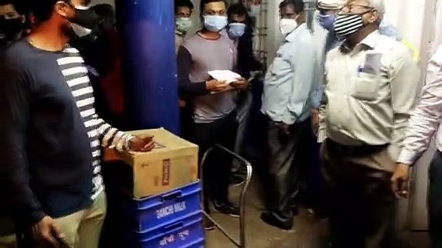 रेमडेसीविर इंजेक्शन नहीं मिलने पर भड़के कोरोना मरीजों के परिजन