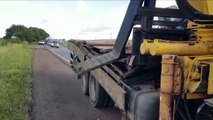 Colisão entre caminhões deixa trânsito lento na rodovia BR-467