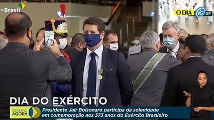 Bolsonaro cumprimenta Procurador-Geral da República em evento do Exército