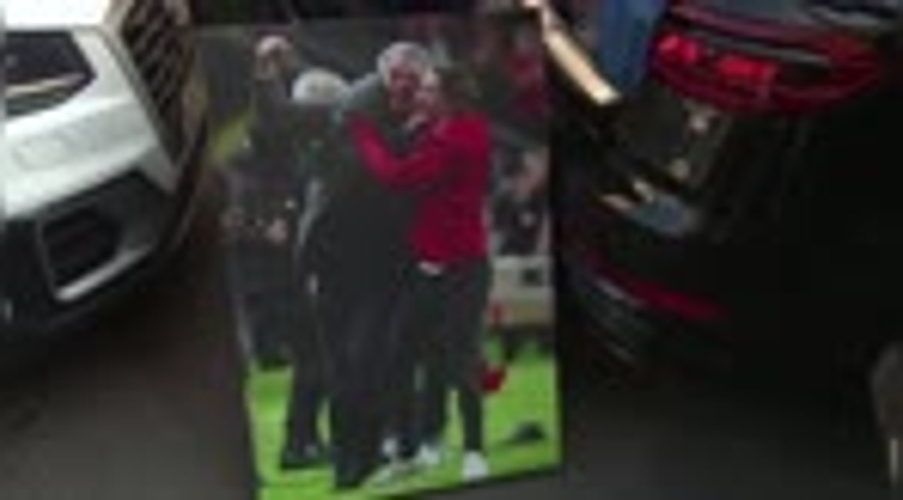 Mourinho returns home after Tottenham sacking