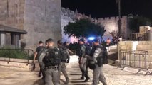 İsrail polisi Doğu Kudüs'te teravih sonrası toplanmak isteyen Filistinlileri dağıttı