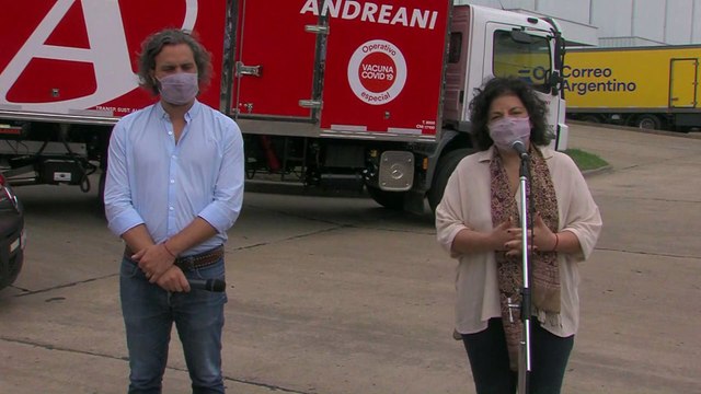 Santiago Cafiero y Carla Vizzotti recibieron las 864.000 dosis de AstraZeneca que llegaron al país