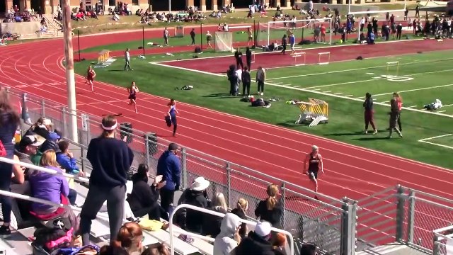 Un chien éclate tout le monde sur un relais 4x200m