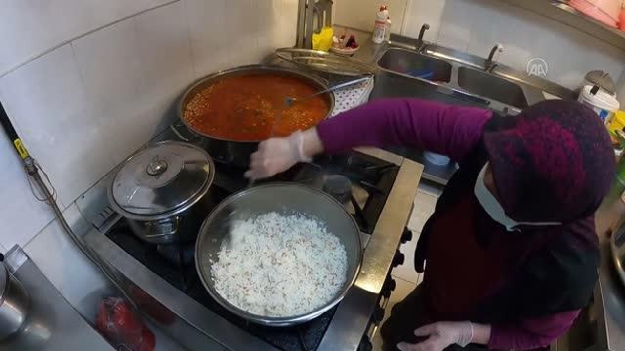 Safranbolu'da hayırseverler ihtiyaç sahiplerinin iftar sofralarını lezzetlendiriyor