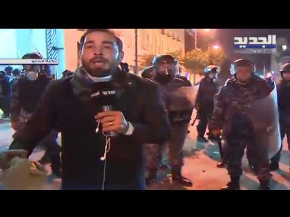 هجوم لعناصر من مكافحة الشغب على مصور الجديد سمير العقدة ما أدى لإصابته