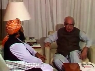 A rare video of Benazir and Nawaz Sharif meeting with Ghulam Ishaq goes viral