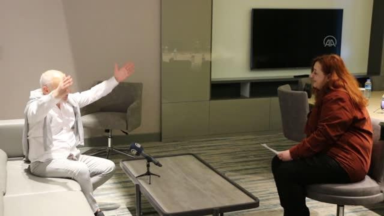 ESKİŞEHİR - Oyuncu Erdal Cindoruk, envai çeşit rolü denemek, oynamak, başarmak gibi bir derdi olduğunu söyledi