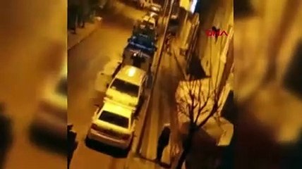 Sokak ortasında kadına şiddet! Film izler gibi izlediler