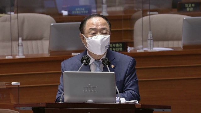 홍남기 모더나 백신 2천만 명분 상반기 못 들어와 / YTN