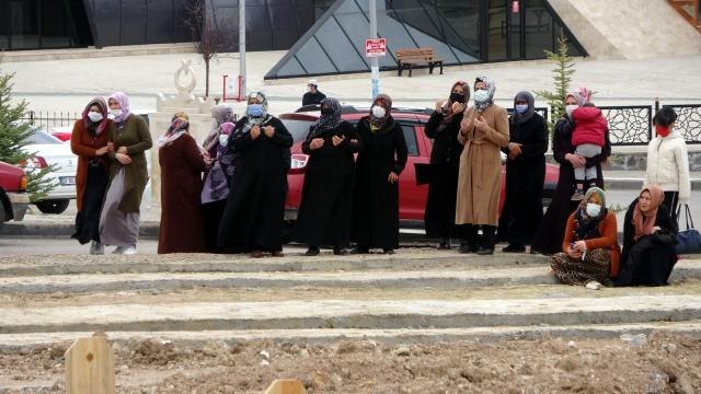 Son dakika 3. sayfa: Kocası tarafından öldürülen kadın gözyaşları içerisinde defnedildi