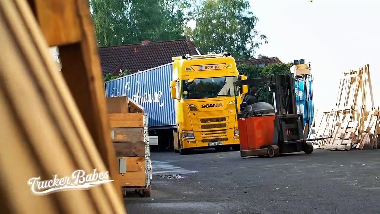 Lkw 'Tweety' Wegen Unfall In Werkstatt: Jana Traurig Auf Tour | Trucker Babes | Kabel Eins