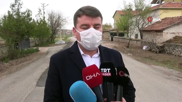 Başkan Dinçer ve ekibi kapı kapı gezip pide dağıtıyor