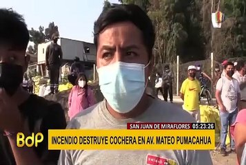 SJM: voraz incendio consumió cochera en avenida Mateo Pumacahua