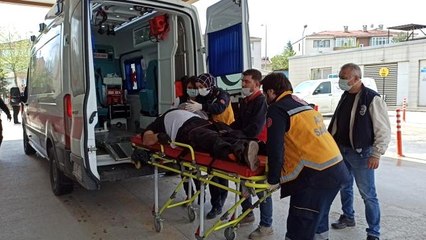 Bursa'da taşıdığı malzemelerin altında kalan işçi yaralandı