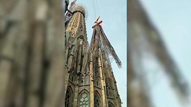 La Sagrada Familia crece 11 metros con una pieza para la torre de la Virgen María