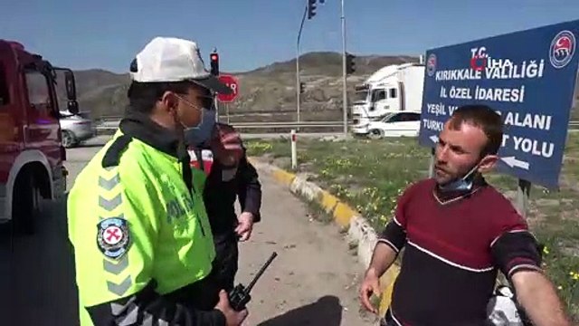 Tıra çarpmamak için manevra yapan otomobil takla attı: 2 yaralı