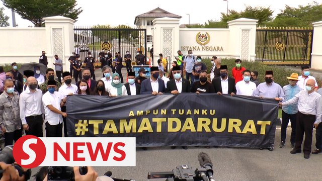 Opposition MPs hand over memorandum to King to end Emergency