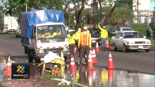 tn7-mopt-intenta-drenar-agua-empozada-en-circunvalacion-200421