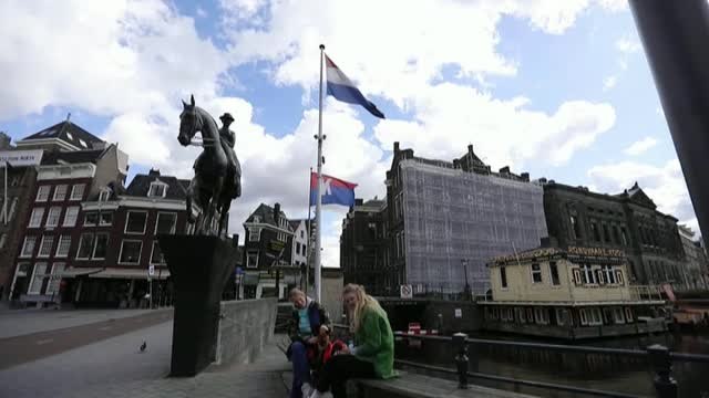 Países Bajos flexibilizará desde hoy las medidas para evitar más contagios covid