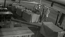 Son dakika haberleri | Alanya'da restoran önünden çiçek hırsızlığı kamerada