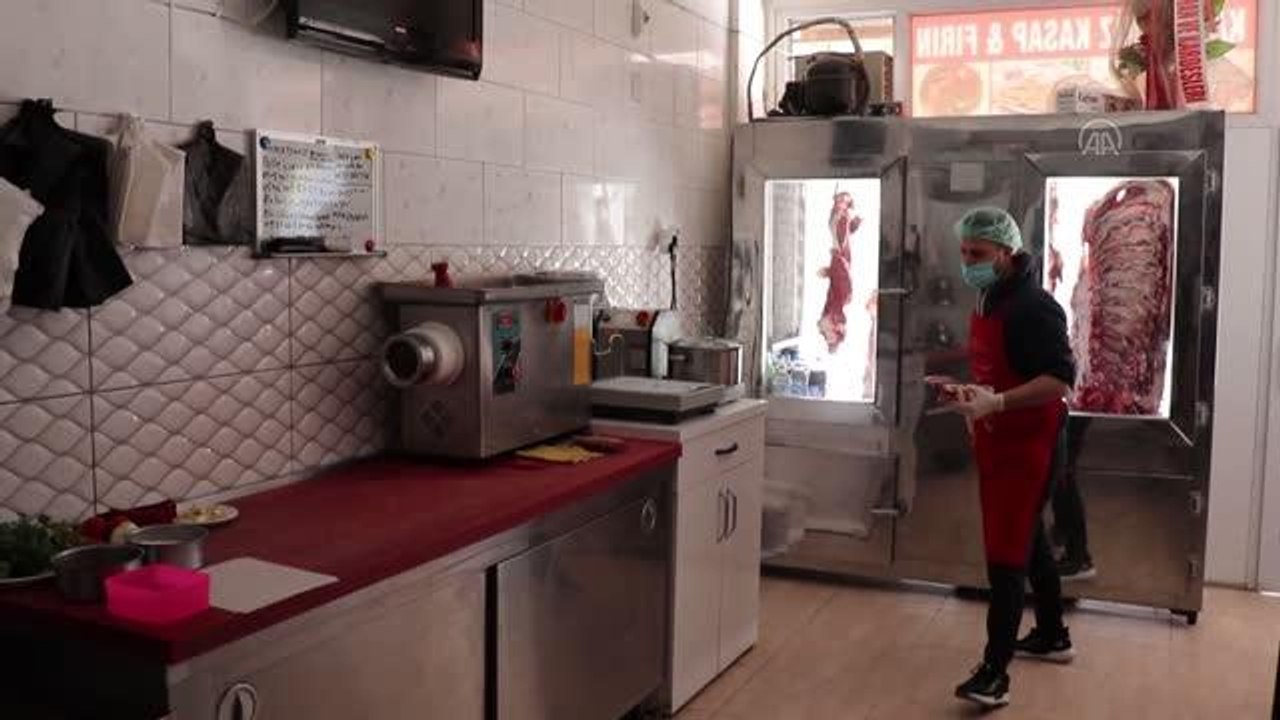 Hatay'ın tescilli lezzeti "kağıt kebabı" iftar sofralarını lezzetlendiriyor HATAY (AA) - UNESCO tarafından gastronomi alanında "Yaratıcı Şehirler...