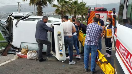 Otomobil aydınlatma direğine çarptı: 2 yaralı