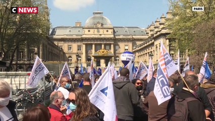 Les policiers manifestent partout en France pour exprimer leur ras-le-bol