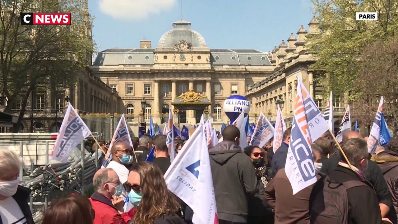 Les policiers manifestent partout en France pour exprimer leur ras-le-bol