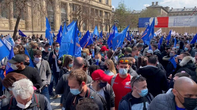 Forces de l’ordre brûlées à Viry-Chatillon: des policiers manifestent contre la décision de la cour d’assises des mineurs